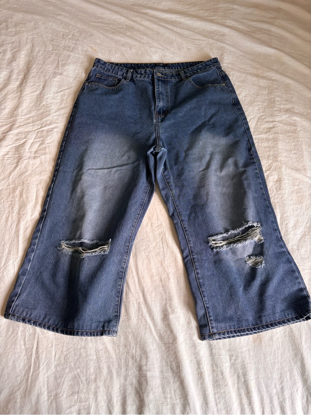 PrettyLittleThing Plus Wide Leg Distressed Cropped Jeans • Size 18